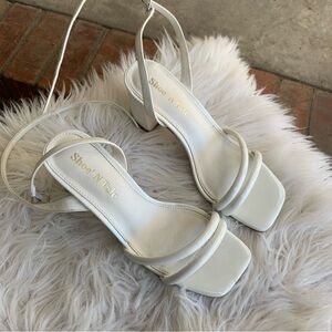 ShoeNTale Elegant Cream Heels Size 6